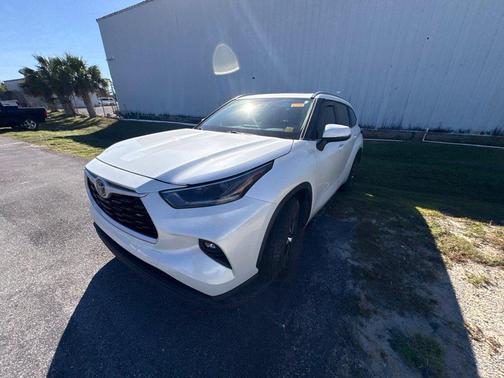 Blizzard Pearl 2021 Toyota Highlander XLE
