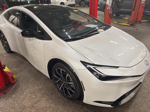 Pearl 2025 Toyota Prius Plug-In Hybrid XSE Premium