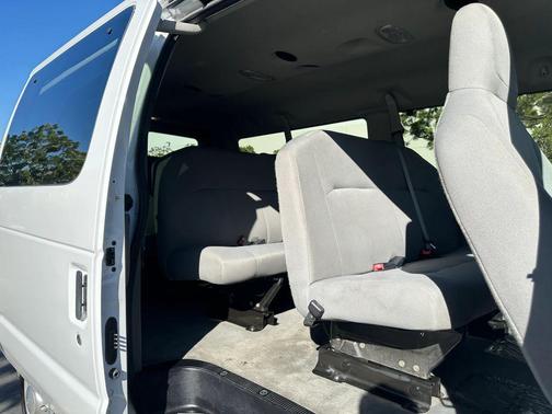 2012 Ford E350 Super Duty XL
