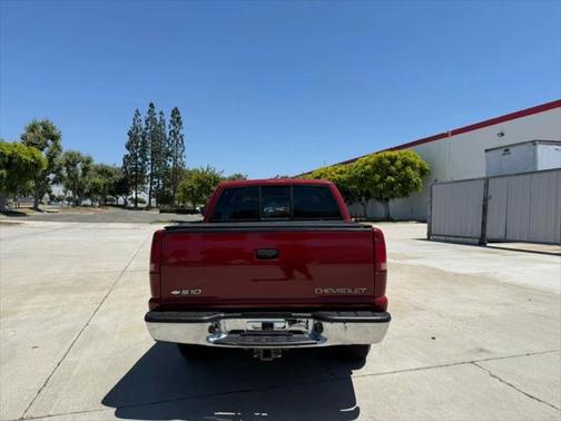 2002 Chevrolet S-10 Base