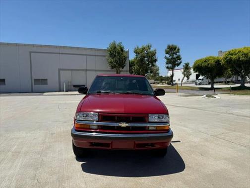 2002 Chevrolet S-10 Base