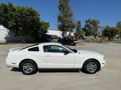 2006 Ford Mustang Deluxe