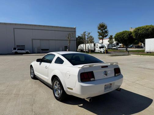 2006 Ford Mustang Deluxe