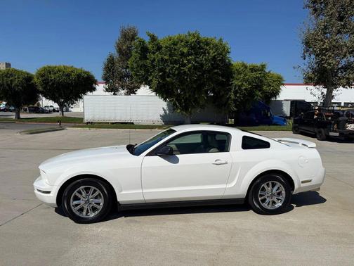 2006 Ford Mustang Deluxe