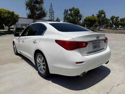 2015 INFINITI Q50 Premium