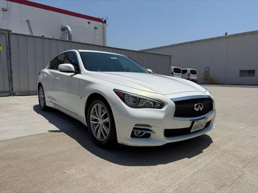 2015 INFINITI Q50 Premium
