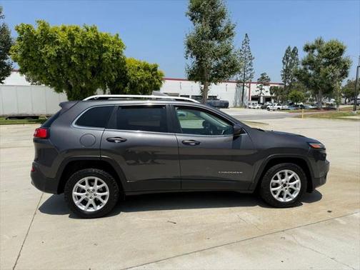2016 Jeep Cherokee Sport