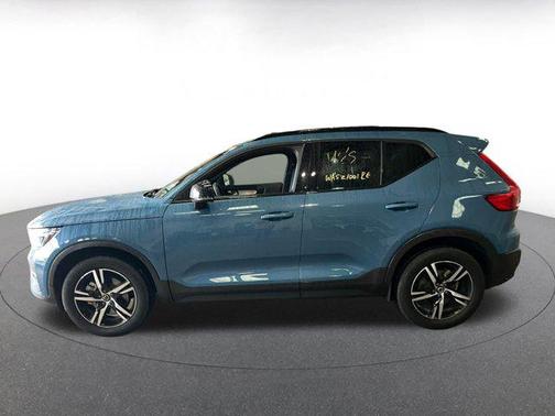 2024 Volvo XC40 CORE