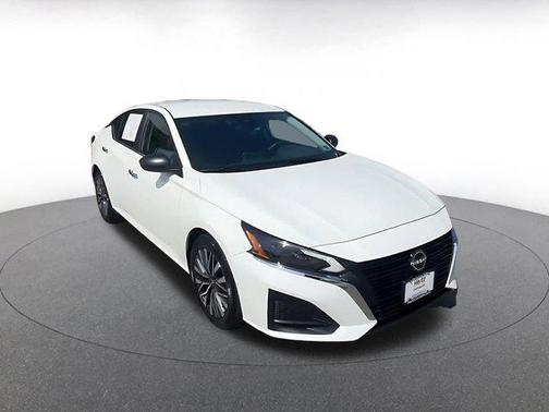 Glacier White 2025 Nissan Altima SV FWD