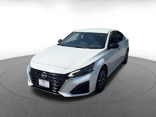 Glacier White 2025 Nissan Altima SV FWD