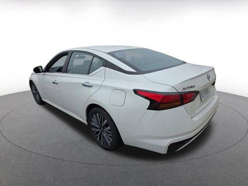 Glacier White 2025 Nissan Altima SV FWD