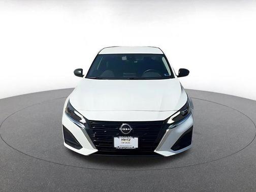 Glacier White 2025 Nissan Altima SV FWD