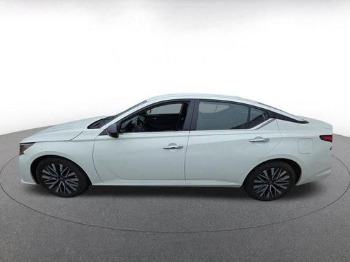 Glacier White 2025 Nissan Altima SV FWD
