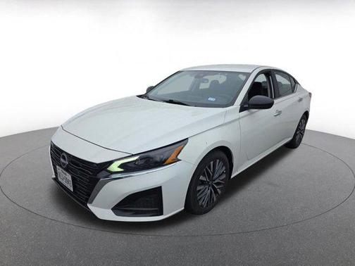 Glacier White 2025 Nissan Altima SV FWD