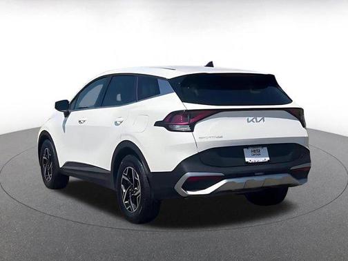 Snow White Pearl 2025 Kia Sportage LX