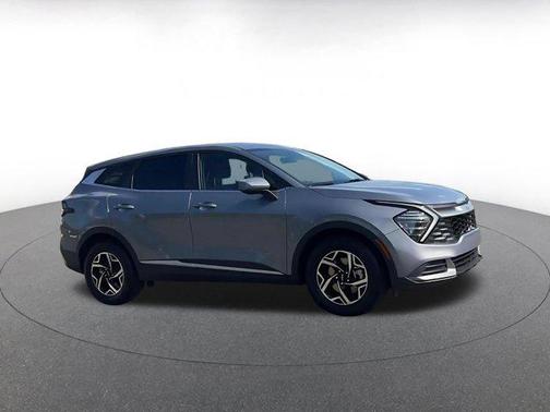 Everlasting Silver 2025 Kia Sportage LX