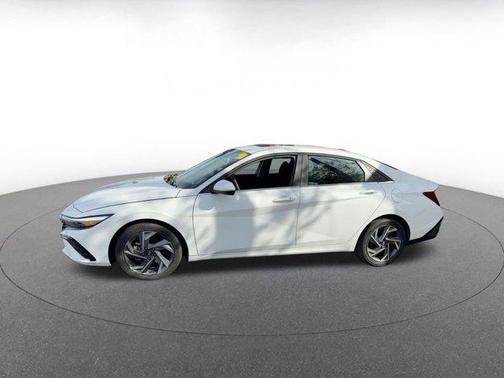 2025 Hyundai ELANTRA SEL