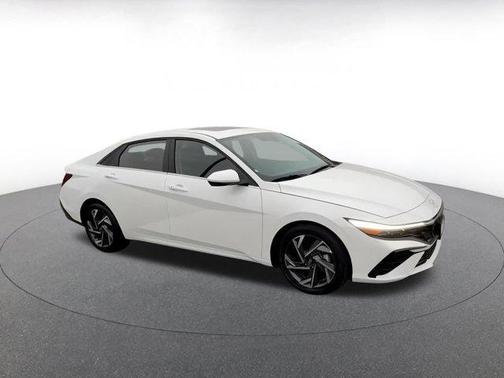 2025 Hyundai ELANTRA SEL