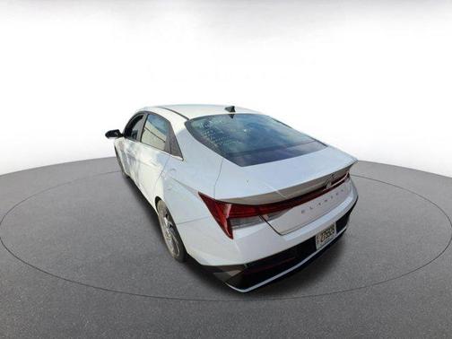 2025 Hyundai ELANTRA SEL