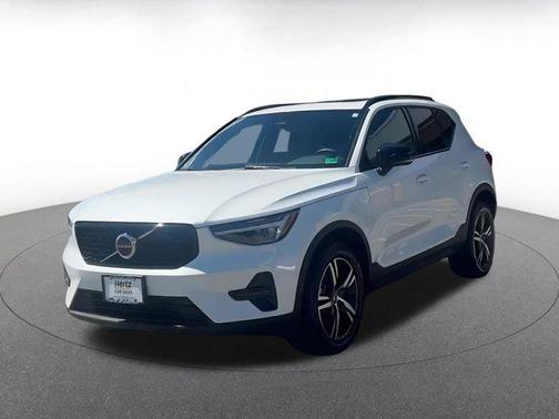 2024 Volvo XC40 CORE