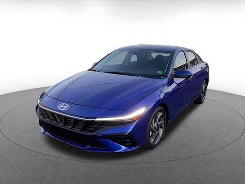 2025 Hyundai ELANTRA SEL