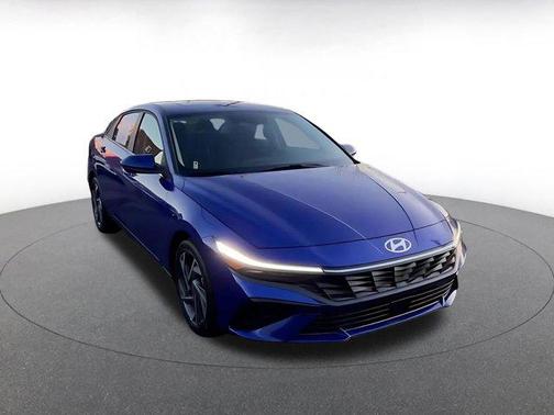 2025 Hyundai ELANTRA SEL