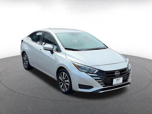 Brilliant Silver Metallic 2025 Nissan Versa 1.6 SV