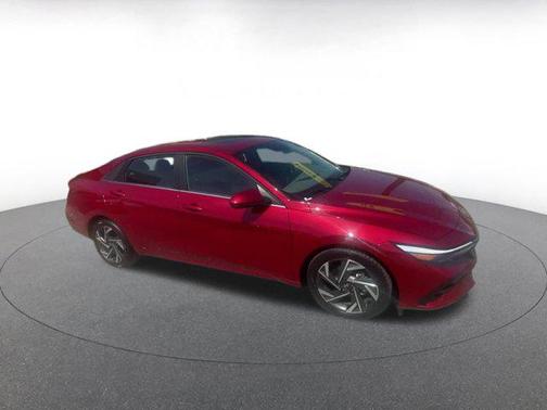 2025 Hyundai ELANTRA SEL