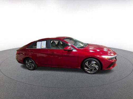 2025 Hyundai ELANTRA SEL