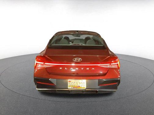 2025 Hyundai ELANTRA SEL