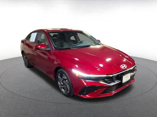 2025 Hyundai ELANTRA SEL