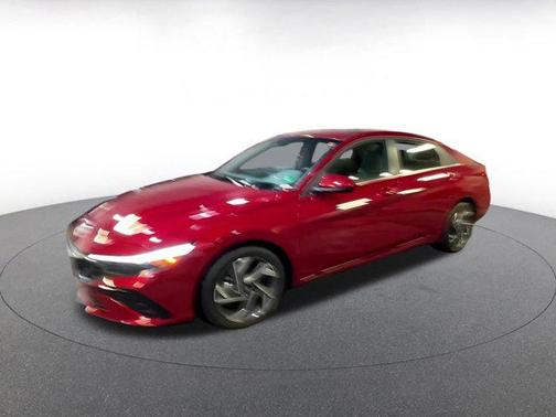 2025 Hyundai ELANTRA SEL