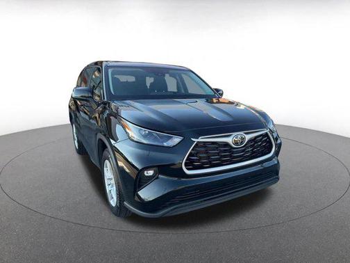 2025 Toyota Highlander LE