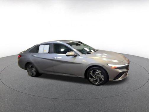 2025 Hyundai ELANTRA SEL