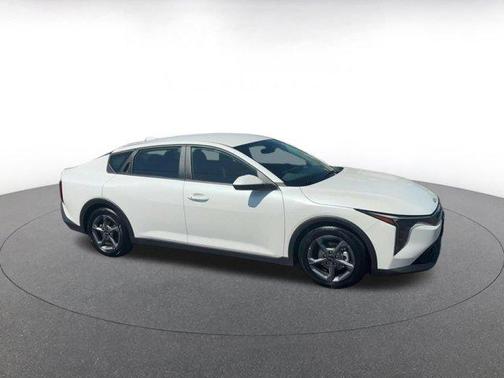 Snow White Pearl 2025 Kia K4 LXS