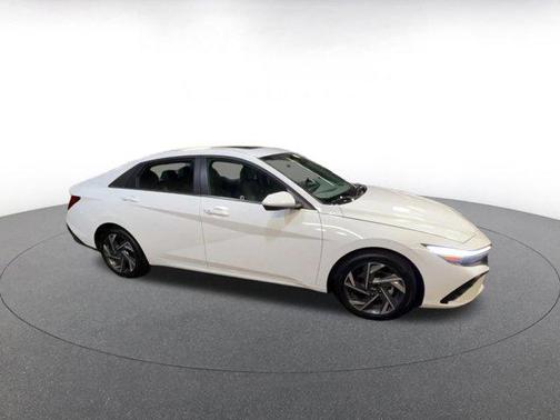 2025 Hyundai ELANTRA SEL