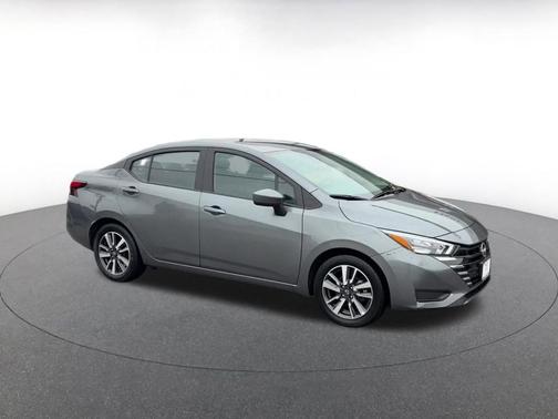 Gun Metallic 2025 Nissan Versa 1.6 SV