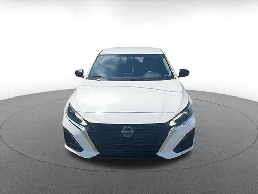 Glacier White 2025 Nissan Altima SV FWD