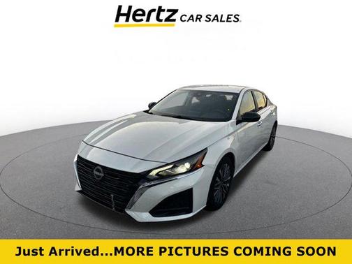 Glacier White 2025 Nissan Altima SV FWD