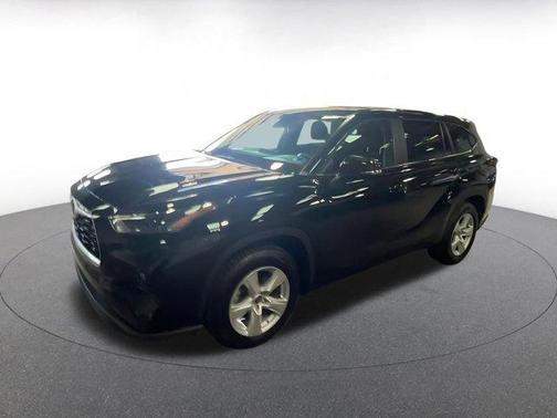 Midnight Black Metallic 2025 Toyota Highlander LE