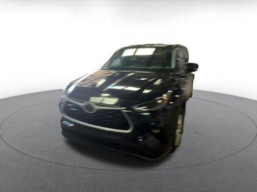 Midnight Black Metallic 2025 Toyota Highlander LE