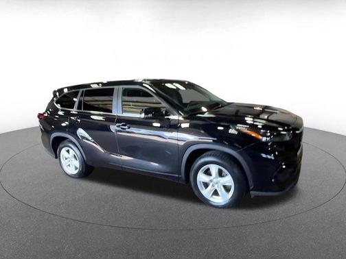 Midnight Black Metallic 2025 Toyota Highlander LE