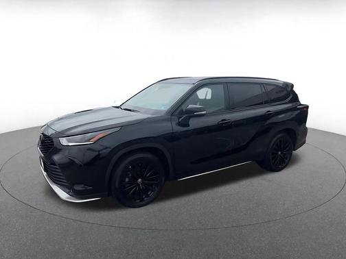 Midnight Black Metallic 2025 Toyota Highlander XSE