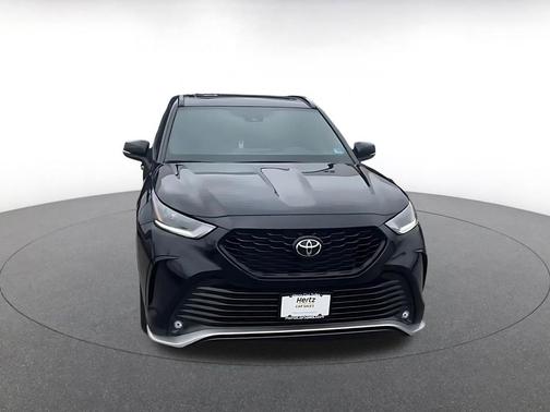 Midnight Black Metallic 2025 Toyota Highlander XSE