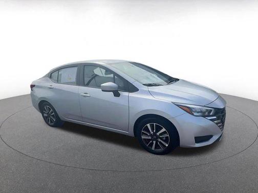 Brilliant Silver Metallic 2025 Nissan Versa 1.6 SV