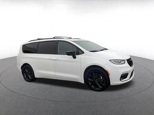 Bright White Clearcoat 2025 Chrysler Pacifica Limited