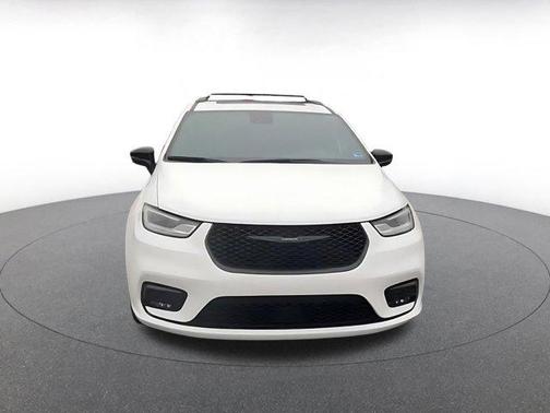 Bright White Clearcoat 2025 Chrysler Pacifica Limited