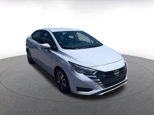 Gray Sky Pearl 2025 Nissan Versa 1.6 SV
