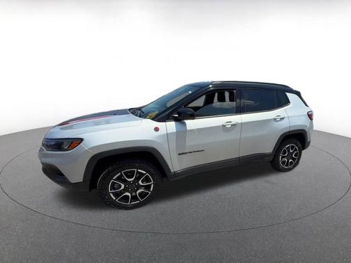 Silver Zynith Metallic Clearcoat 2025 Jeep Compass Trailhawk