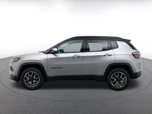Silver Zynith Metallic Clearcoat 2025 Jeep Compass Trailhawk